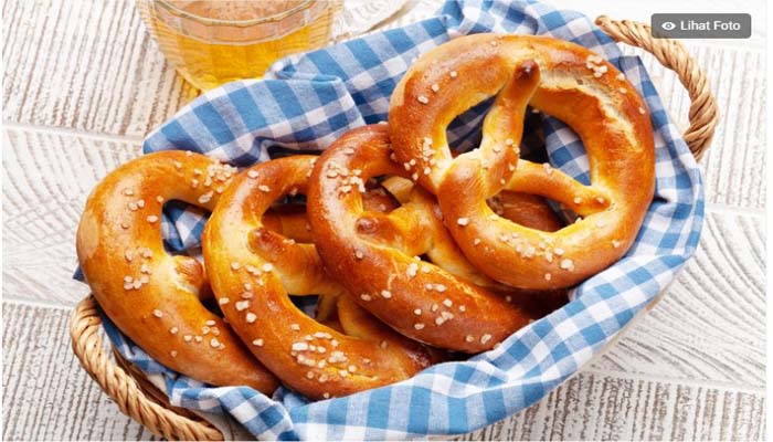 Cara Membuat Pretzel Berlapis Cokelat yang Mudah, Pakai Oven